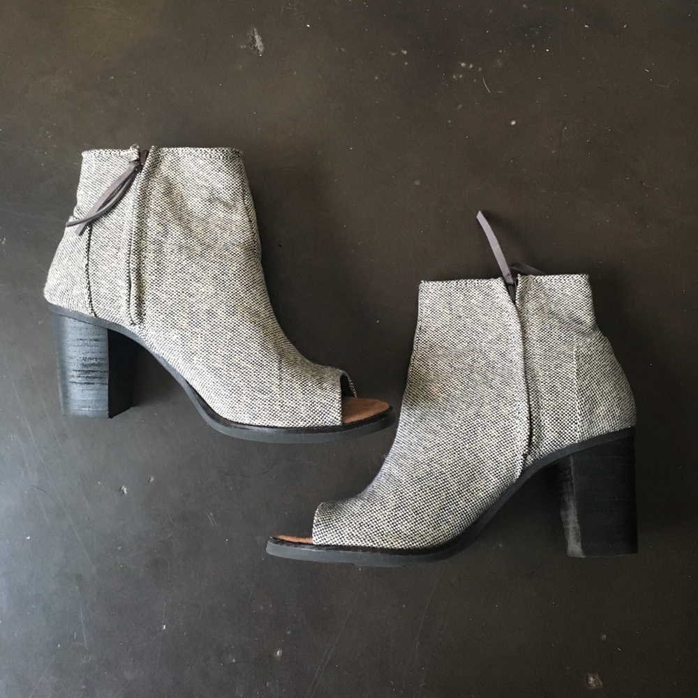 Like new TOMS booties